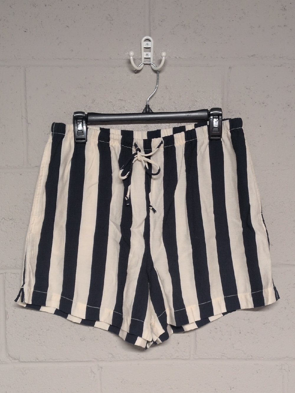 H&M Women’s Vertical Stripe Drawstring Bermuda Shorts, Med, NWT, Coastal - Picture 2 of 8